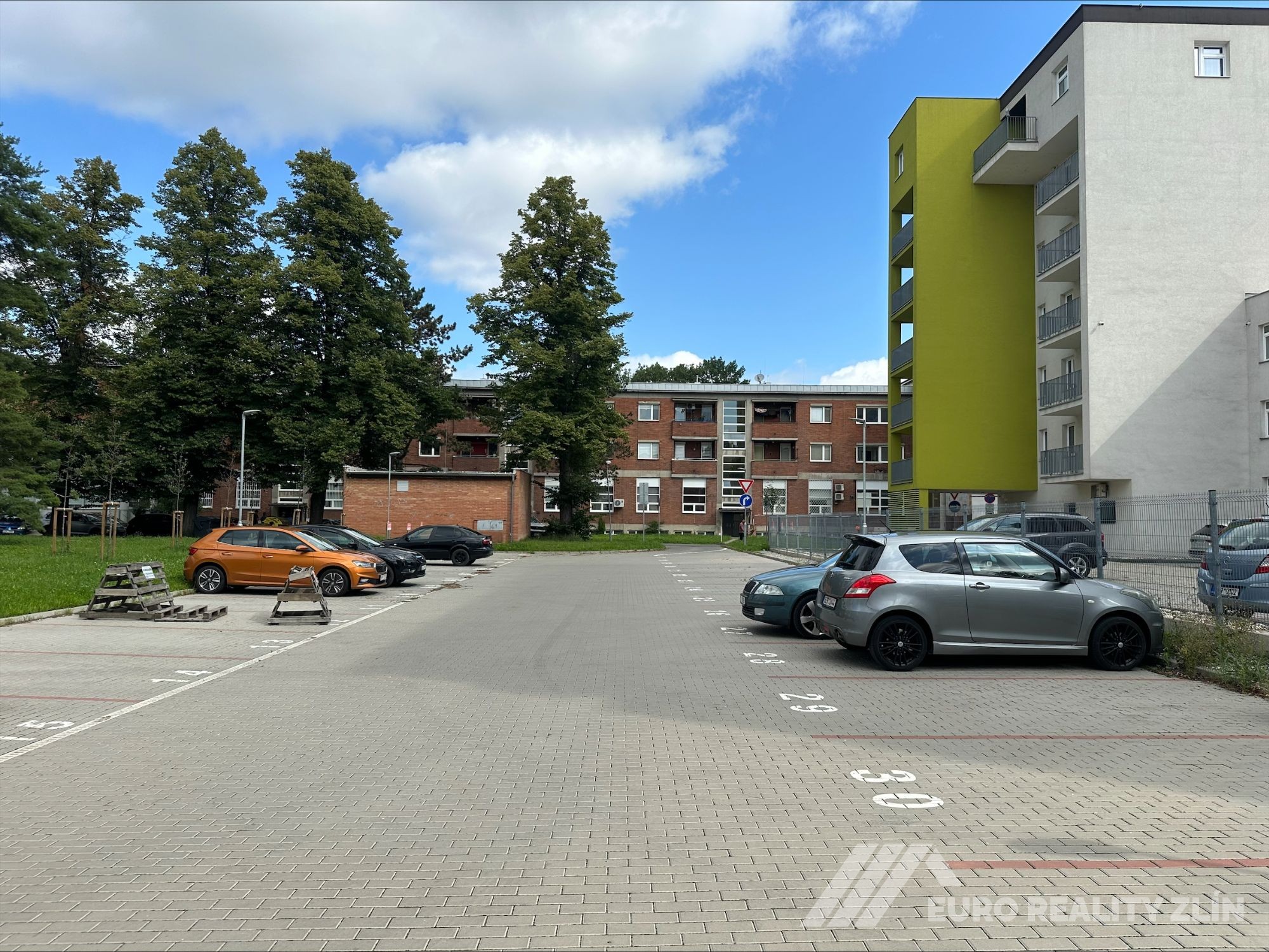 PARKING OTROKOVICE, MORAVNÍ ULICE