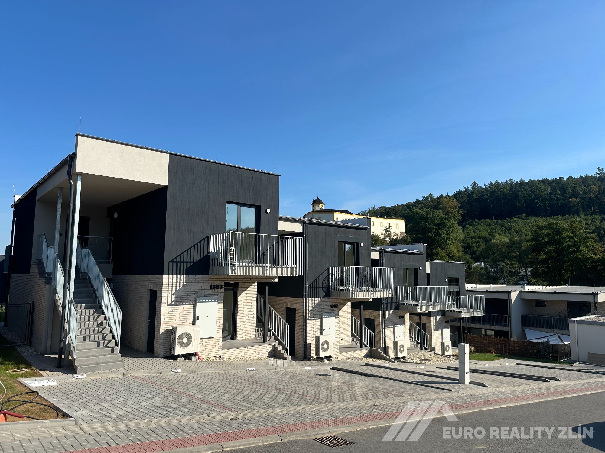 1+KK NOVOSTAVBA MALENOVICE S BALKONEM, ZAŘÍZENÝ, PARKING
