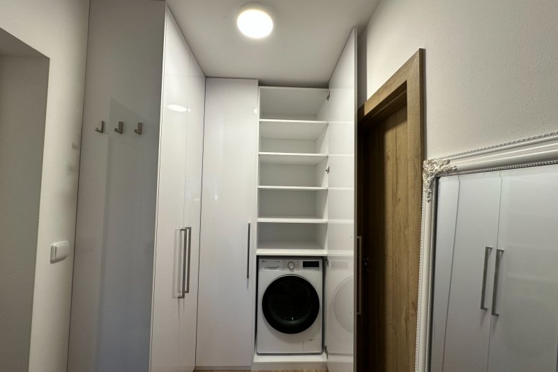 1+KK NOVOSTAVBA MALENOVICE S BALKONEM, ZAŘÍZENÝ, PARKING