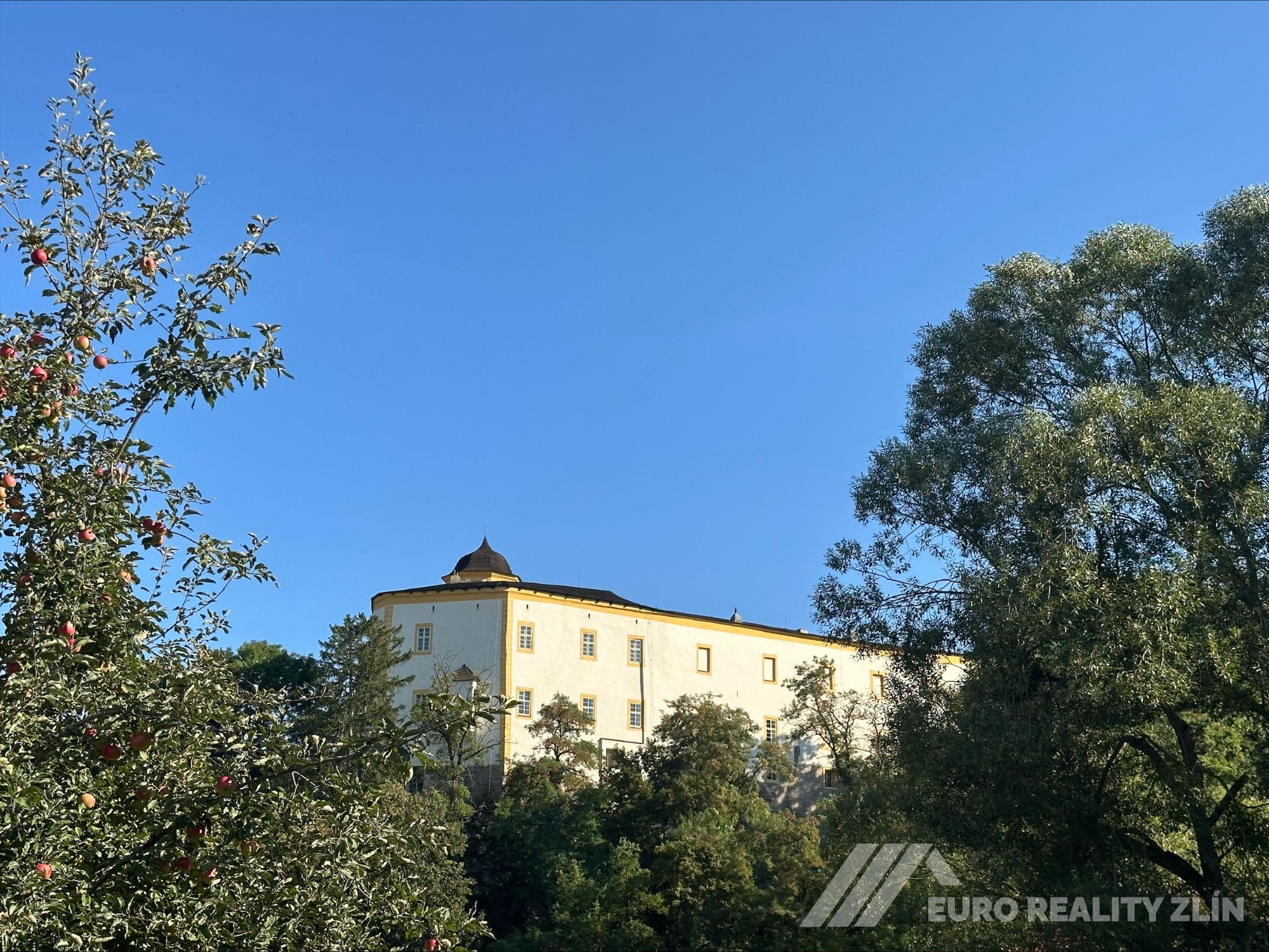2+KK NOVOSTAVBA MALENOVICE SE ZAHRÁDKOU, ZAŘÍZENÝ,  PARKING