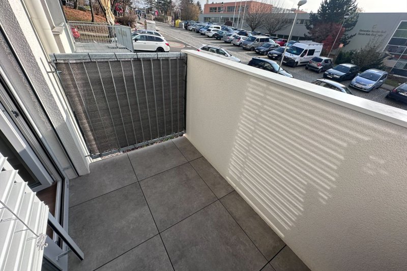 1+KK NOVOSTAVBA S BALKONEM, STRÁNĚ