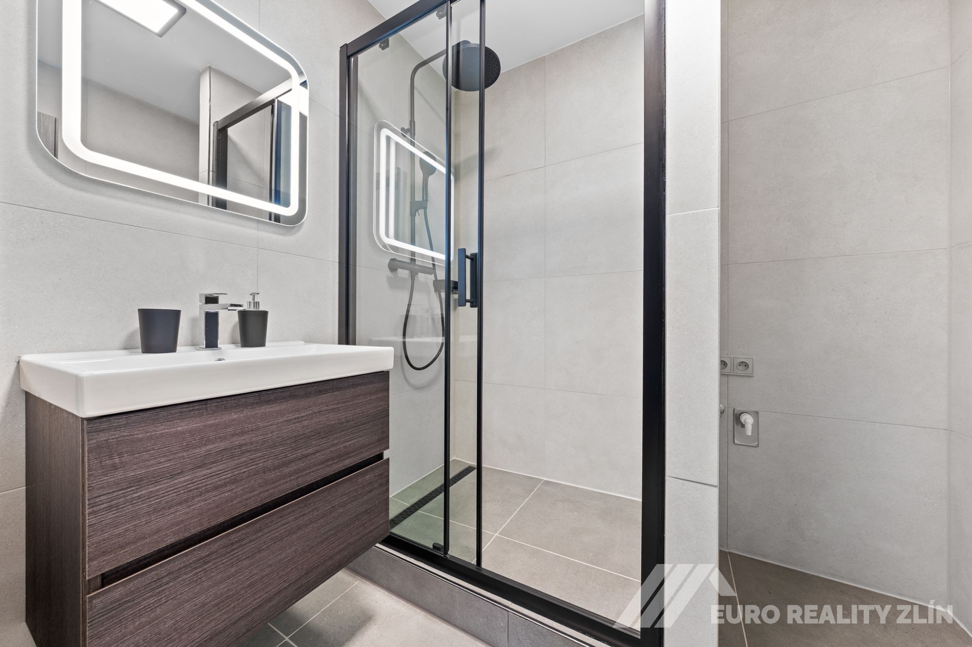 3+1 ULICE DĚTSKÁ ZLÍN 77 m2 + LODGIE, PO KOMPL. REKO