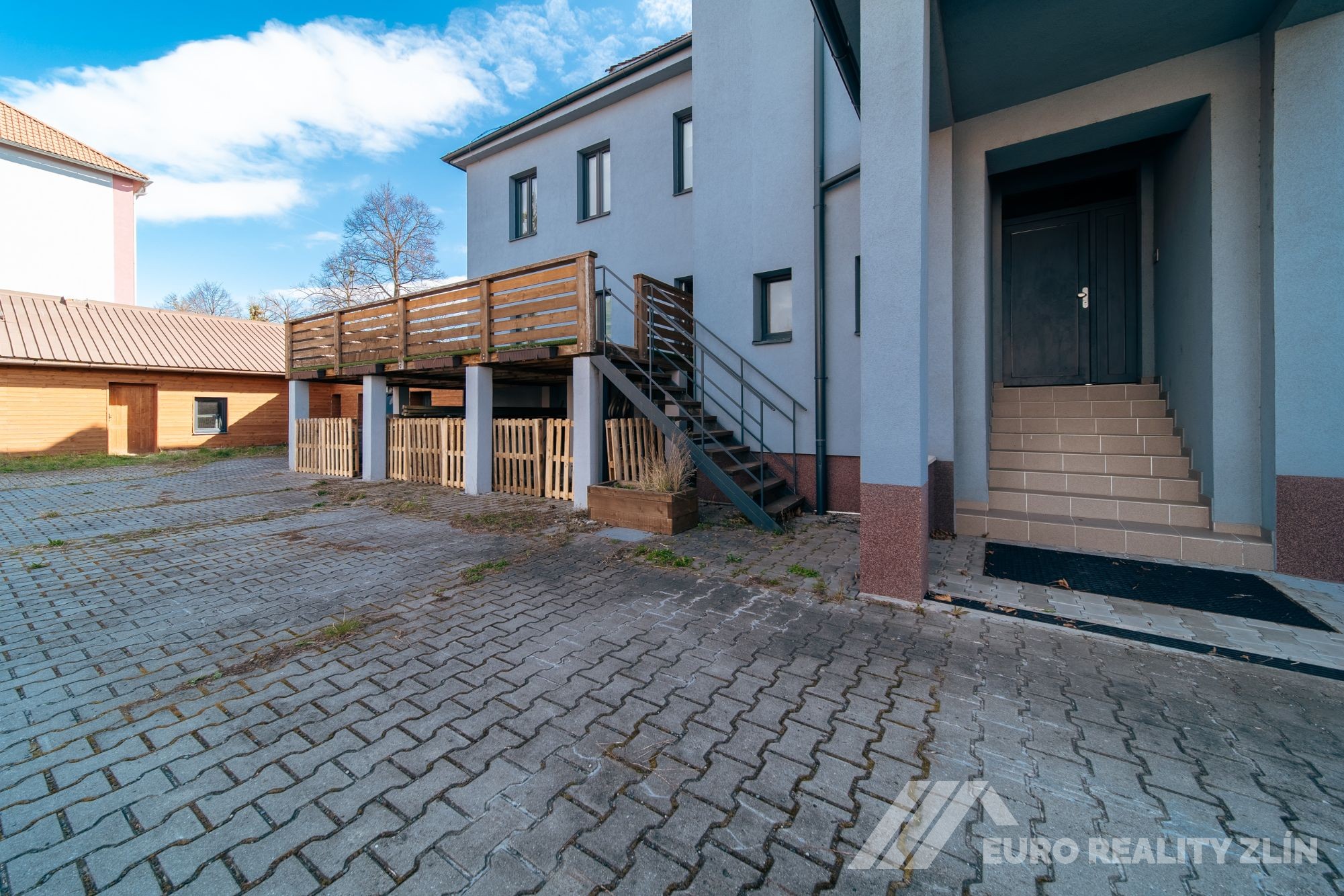 KANCELÁŘSKÉ PROSTORY - OTROKOVICE CENTRUM VČ. PARKINGU