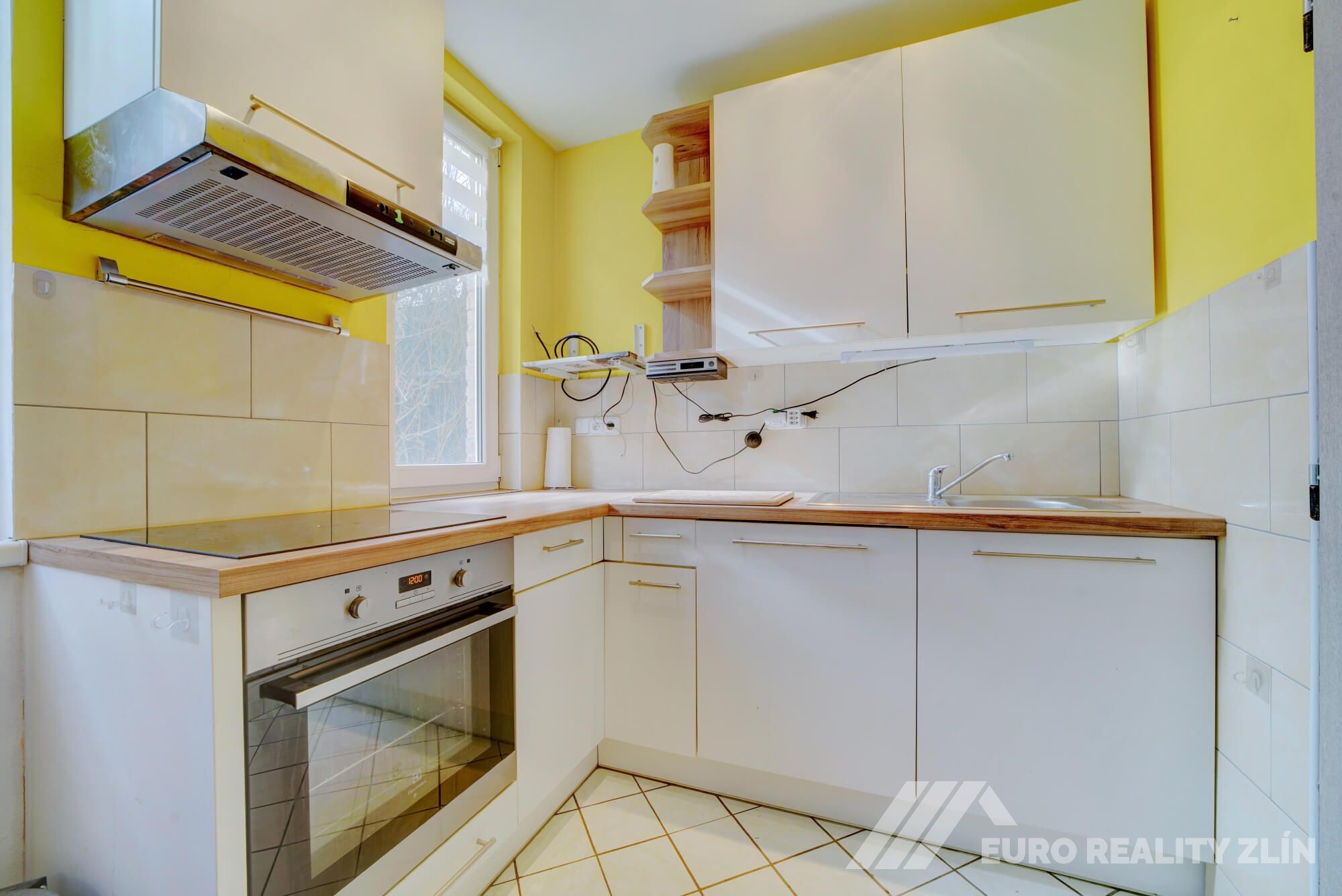 PRODEJ BAŤOVSKÉHO ČTVRTDOMKU 3+KK, ULICE MOSTNÍ, ZLÍN