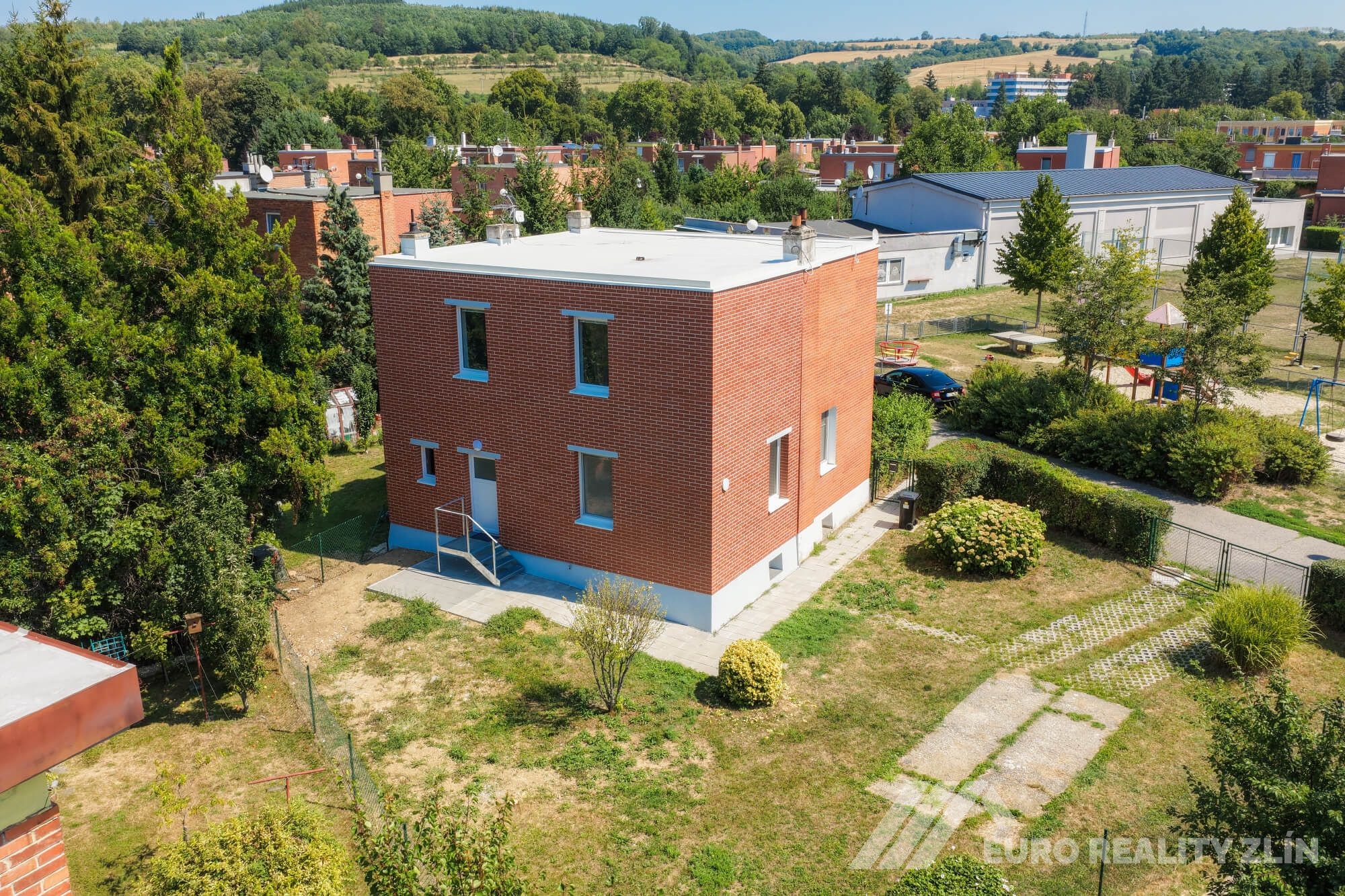 1/2 domek po kompletní rekonstrukci Podvesná, Zlín, zahrada, 2x parkování