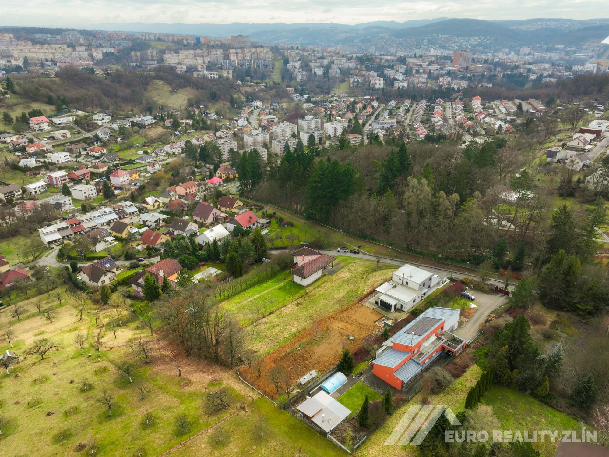 Stavební pozemek 1 488 m2 - Zlín, Mladcová