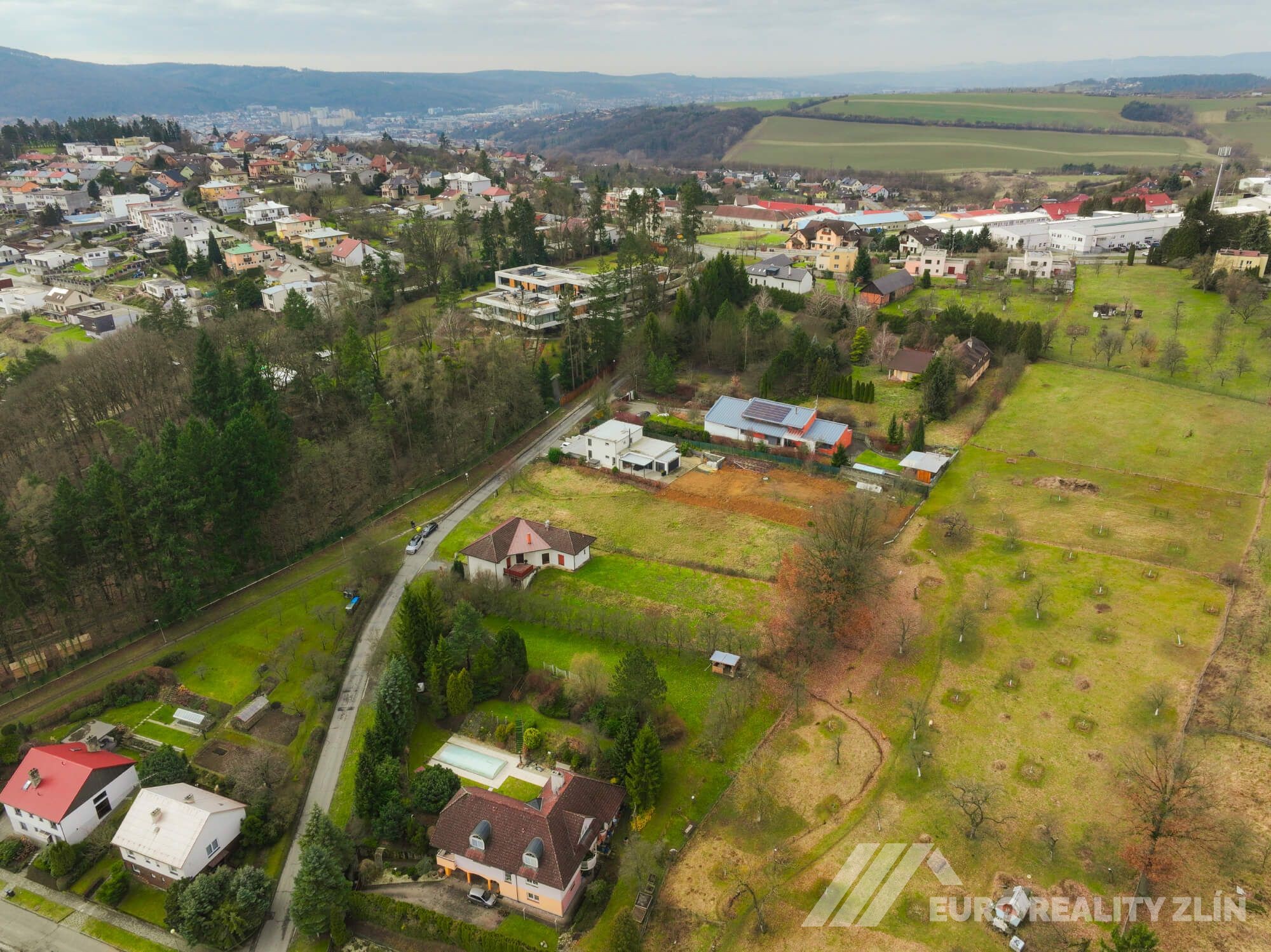 Stavební pozemek 1 488 m2 - Zlín, Mladcová