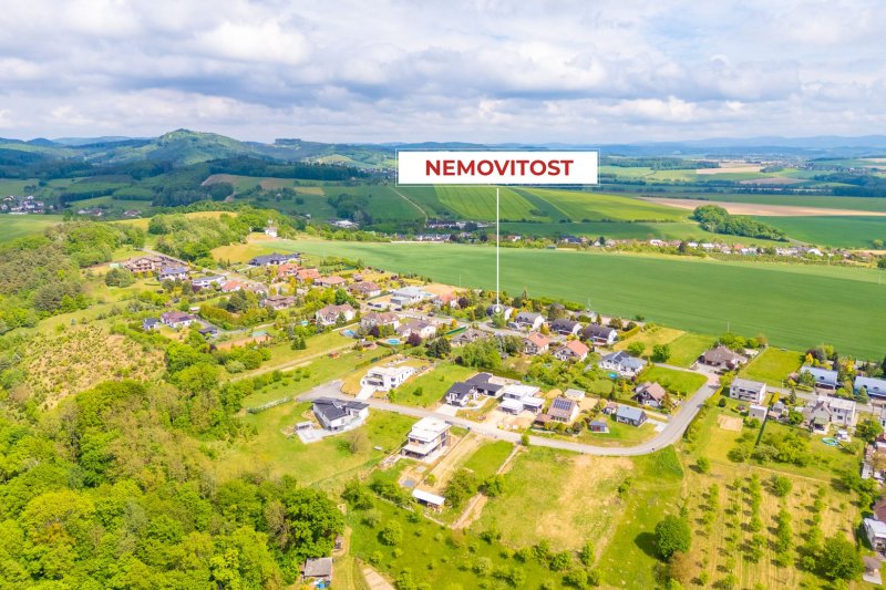 Nadstandardní rodinný dům s tenisovým kurtem ve Fryštáku