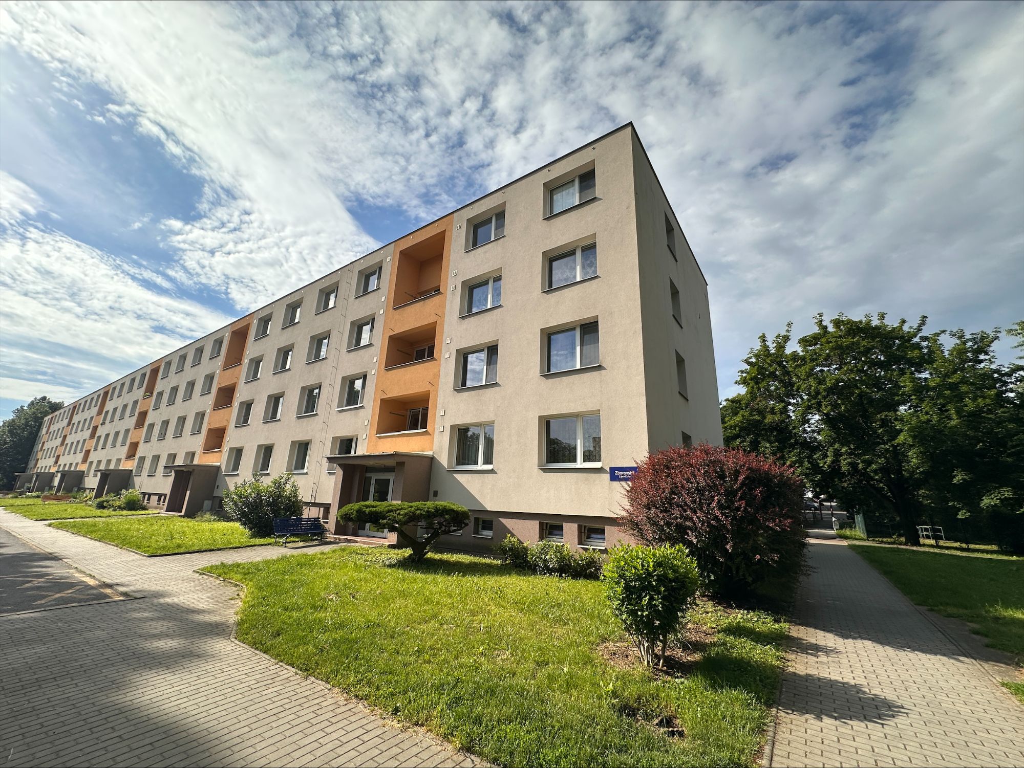 1+1 Zborovská, Zlín
