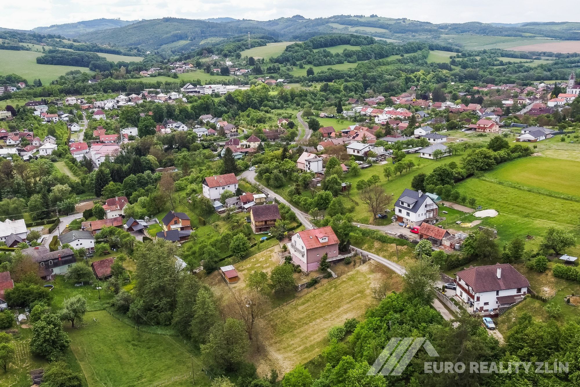 Prodej RD se zahradou v krásném prostředí obklopeném zelení