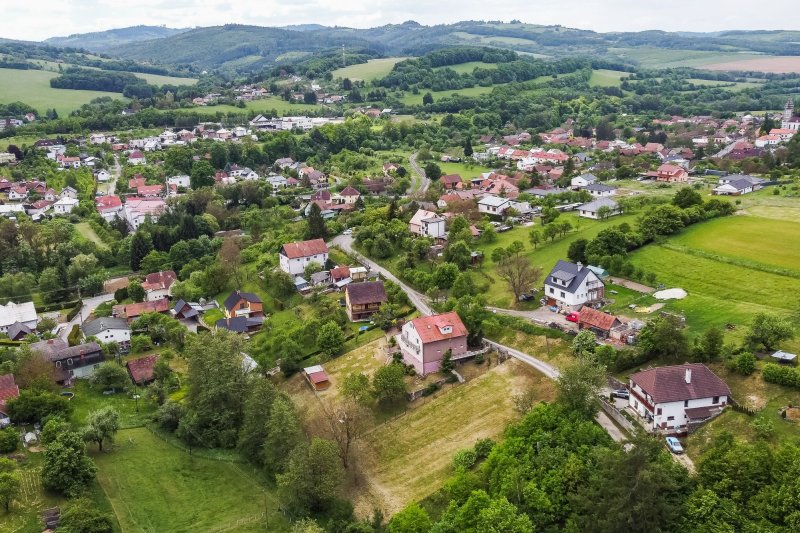 Prodej RD se zahradou v krásném prostředí obklopeném zelení