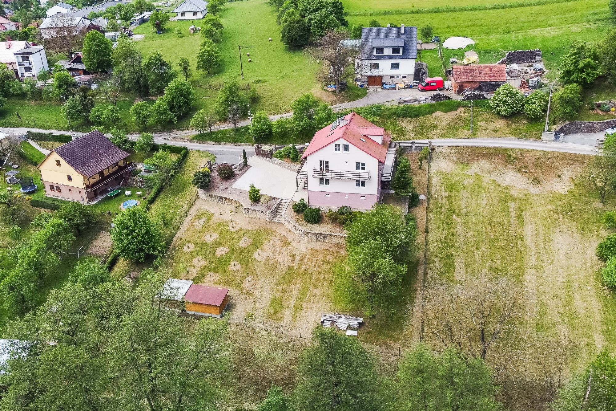 Prodej RD se zahradou v krásném prostředí obklopeném zelení