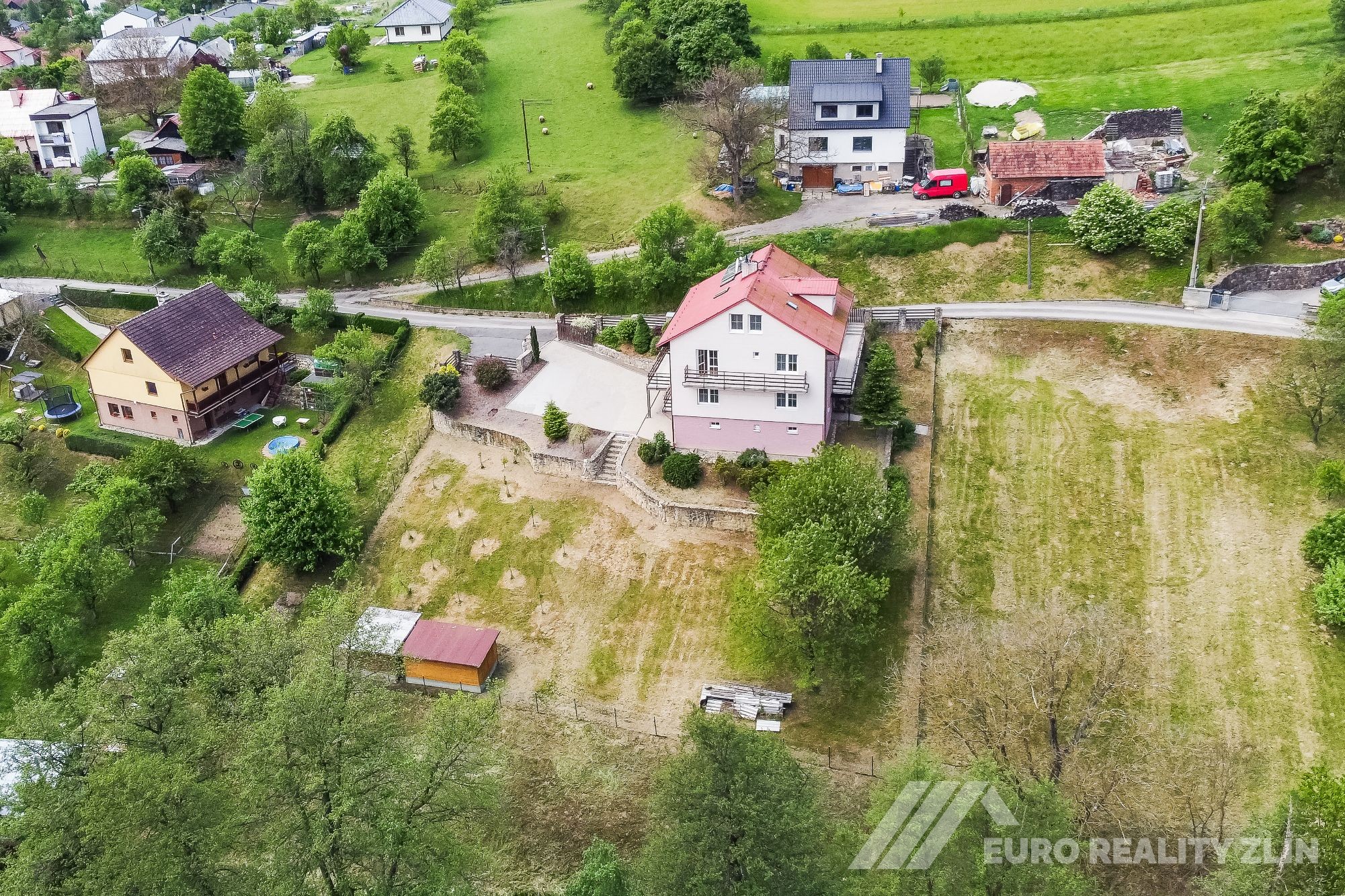Prodej RD se zahradou v krásném prostředí obklopeném zelení