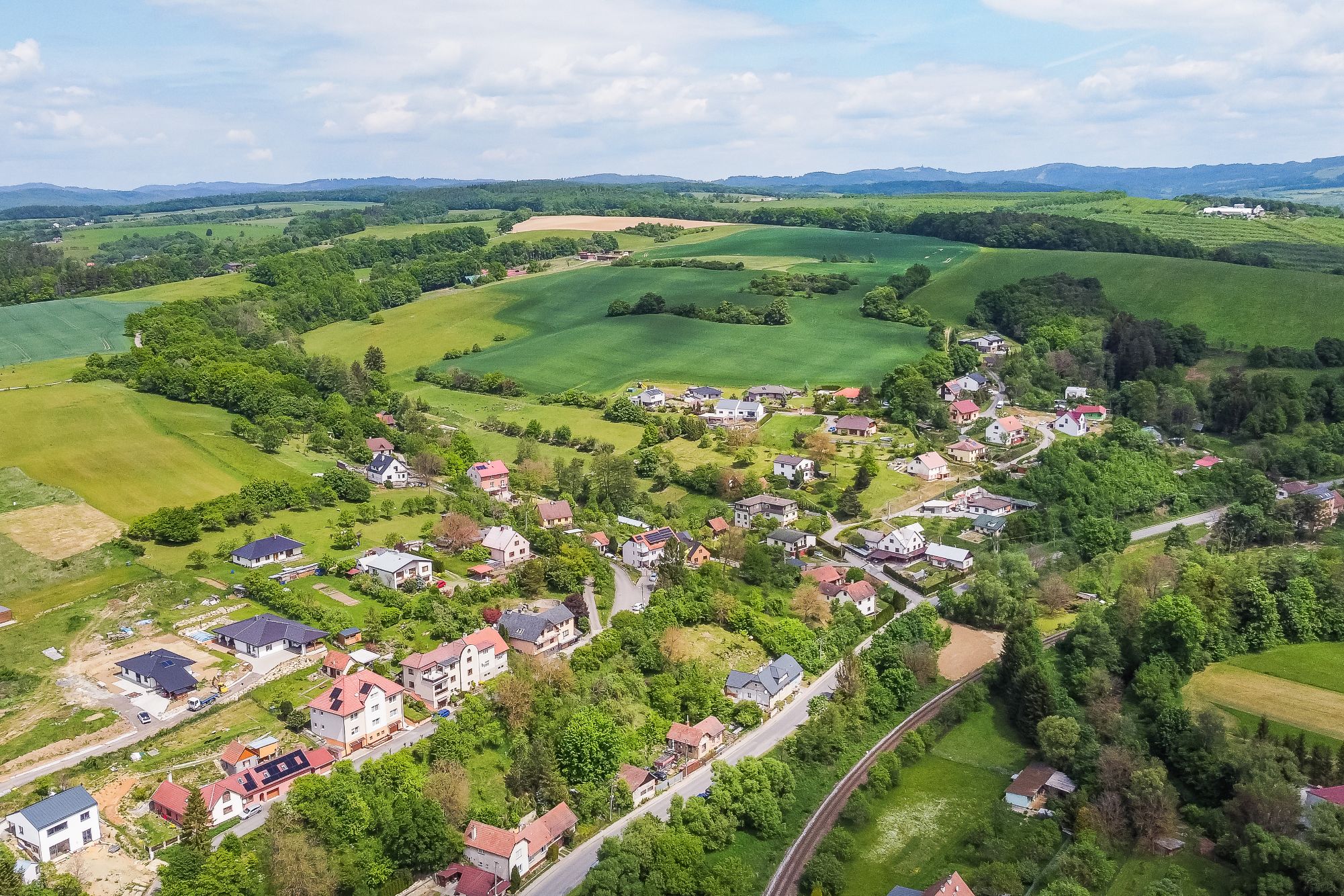 Prodej RD se zahradou v krásném prostředí obklopeném zelení