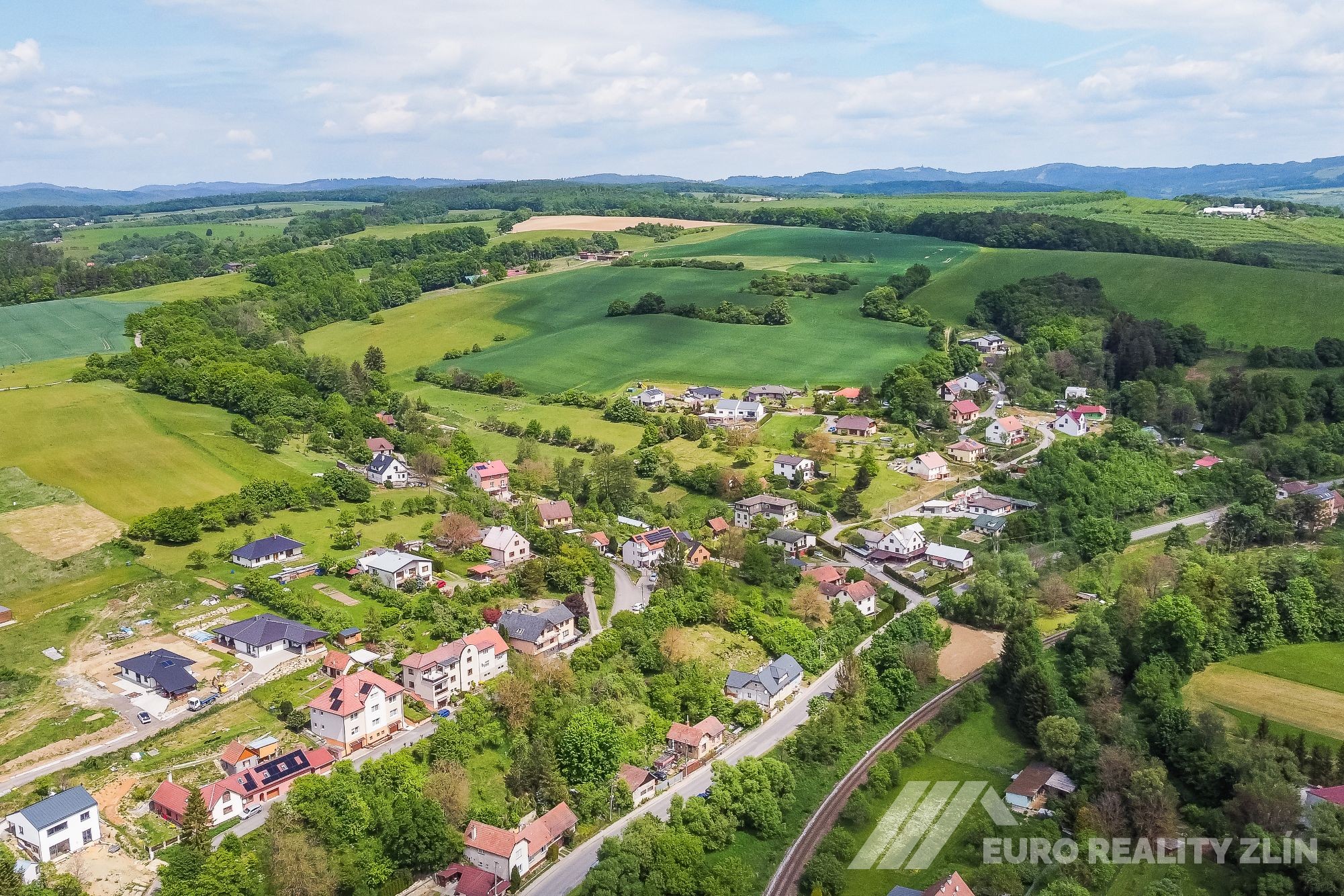Prodej RD se zahradou v krásném prostředí obklopeném zelení