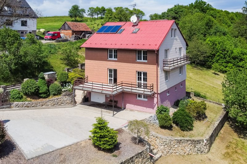 Prodej RD se zahradou v krásném prostředí obklopeném zelení