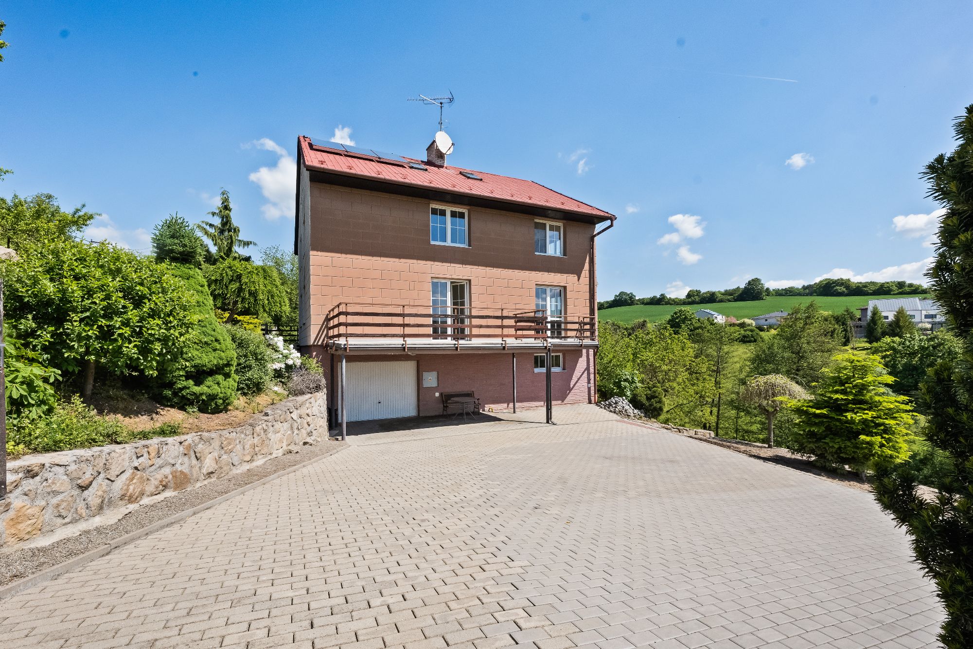 Prodej RD se zahradou v krásném prostředí obklopeném zelení