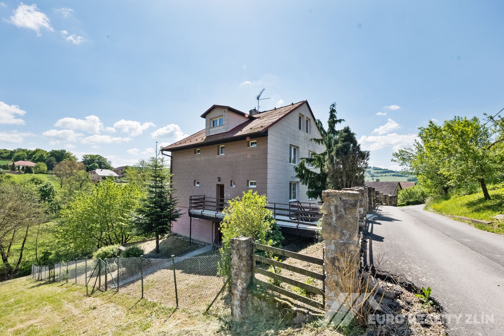 Prodej RD se zahradou v krásném prostředí obklopeném zelení