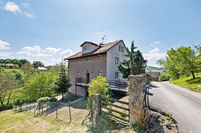 Prodej RD se zahradou v krásném prostředí obklopeném zelení