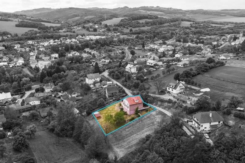 Prodej RD se zahradou v krásném prostředí obklopeném zelení