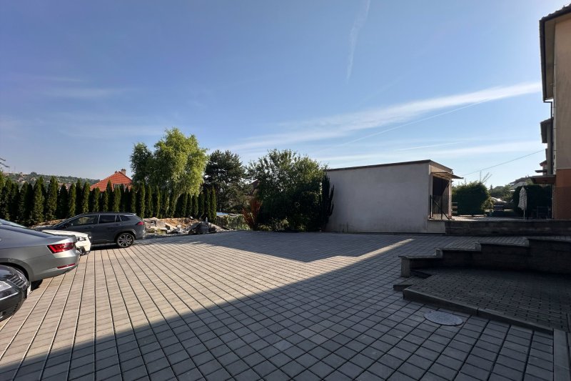 Kancelářské prostory 48m2 - 3x kancelář s parkingem