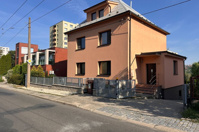 Kancelářské prostory 48m2 - 3x kancelář s parkingem
