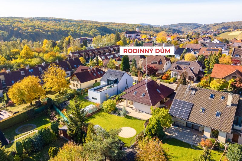 Rodinný dům s novým podkrovím a krásnou zahradou - Zlín, Kostelec