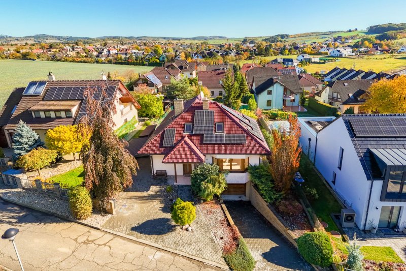 Rodinný dům s novým podkrovím a krásnou zahradou - Zlín, Kostelec