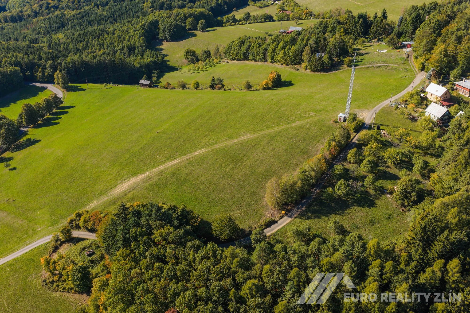 Pozemek 4 495 m² v Podkopné Lhotě – jižní orientace a krásné výhledy