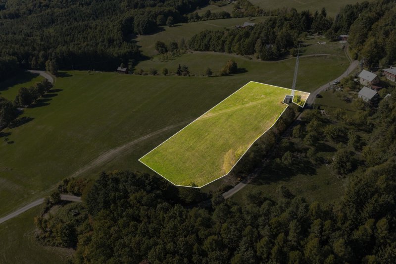 Pozemek 4 495 m² v Podkopné Lhotě – jižní orientace a krásné výhledy