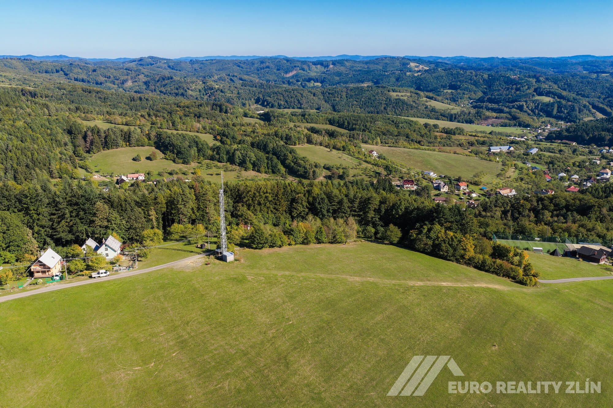 Pozemek 4 495 m² v Podkopné Lhotě – jižní orientace a krásné výhledy