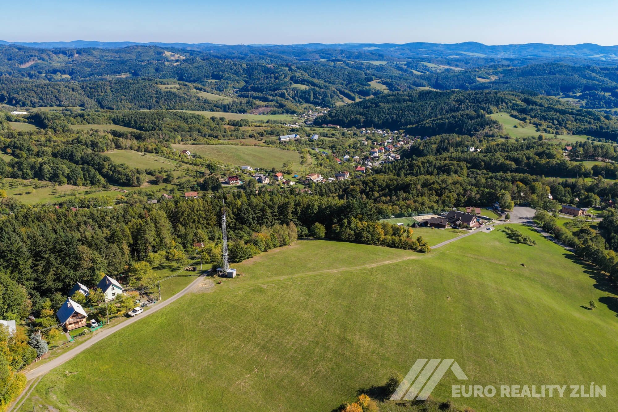 Pozemek 4 495 m² v Podkopné Lhotě – jižní orientace a krásné výhledy