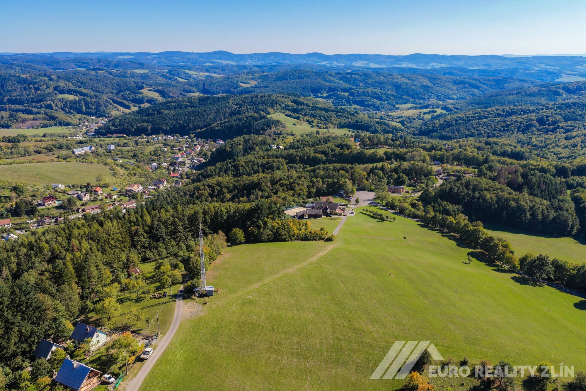Pozemek 4 495 m² v Podkopné Lhotě – jižní orientace a krásné výhledy