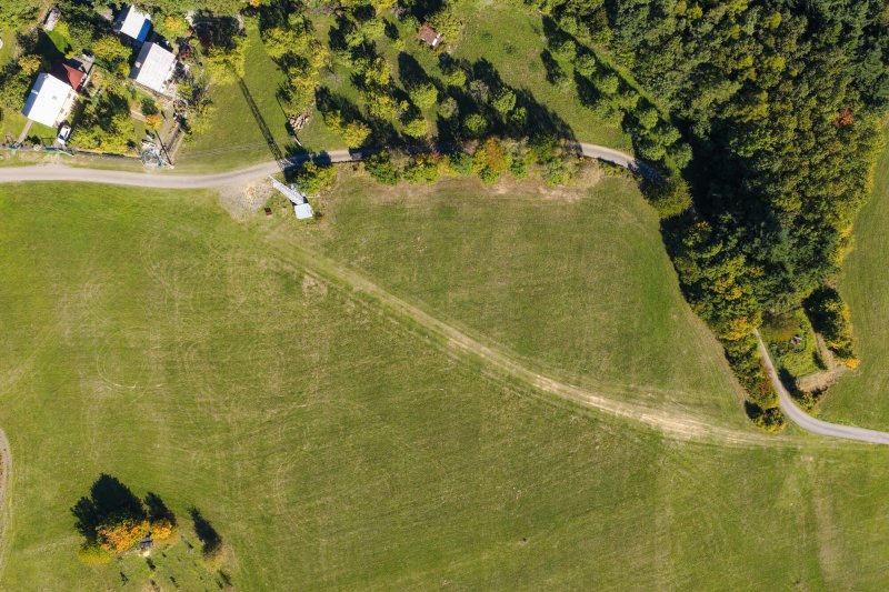 Pozemek 4 495 m² v Podkopné Lhotě – jižní orientace a krásné výhledy