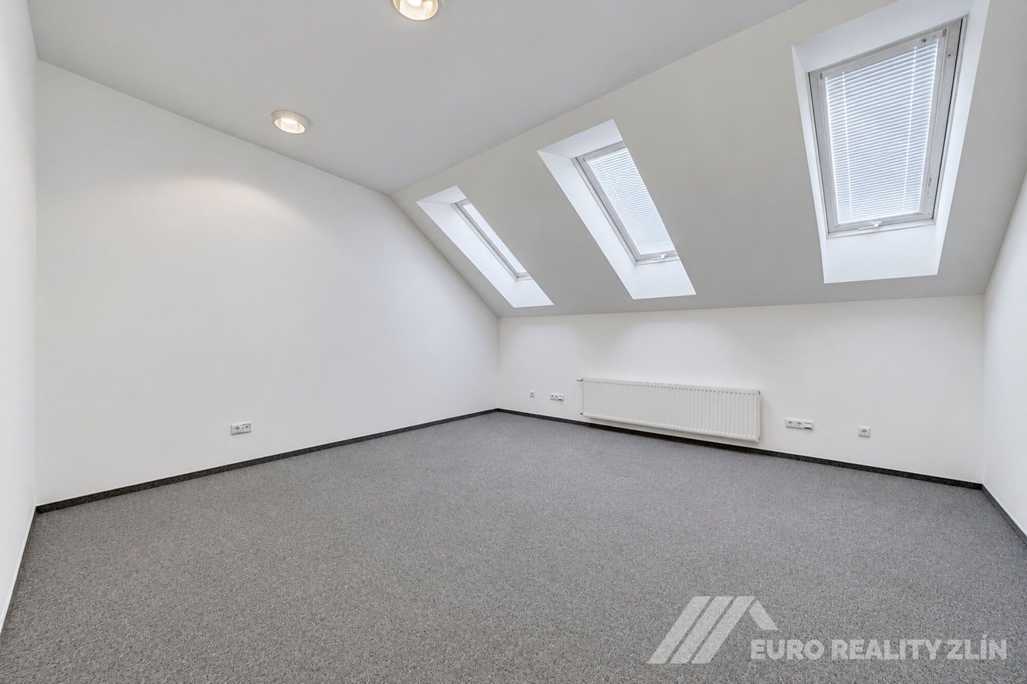Pronájem reprezentativního komerčního objektu, 477 m2, parkování, Zlín