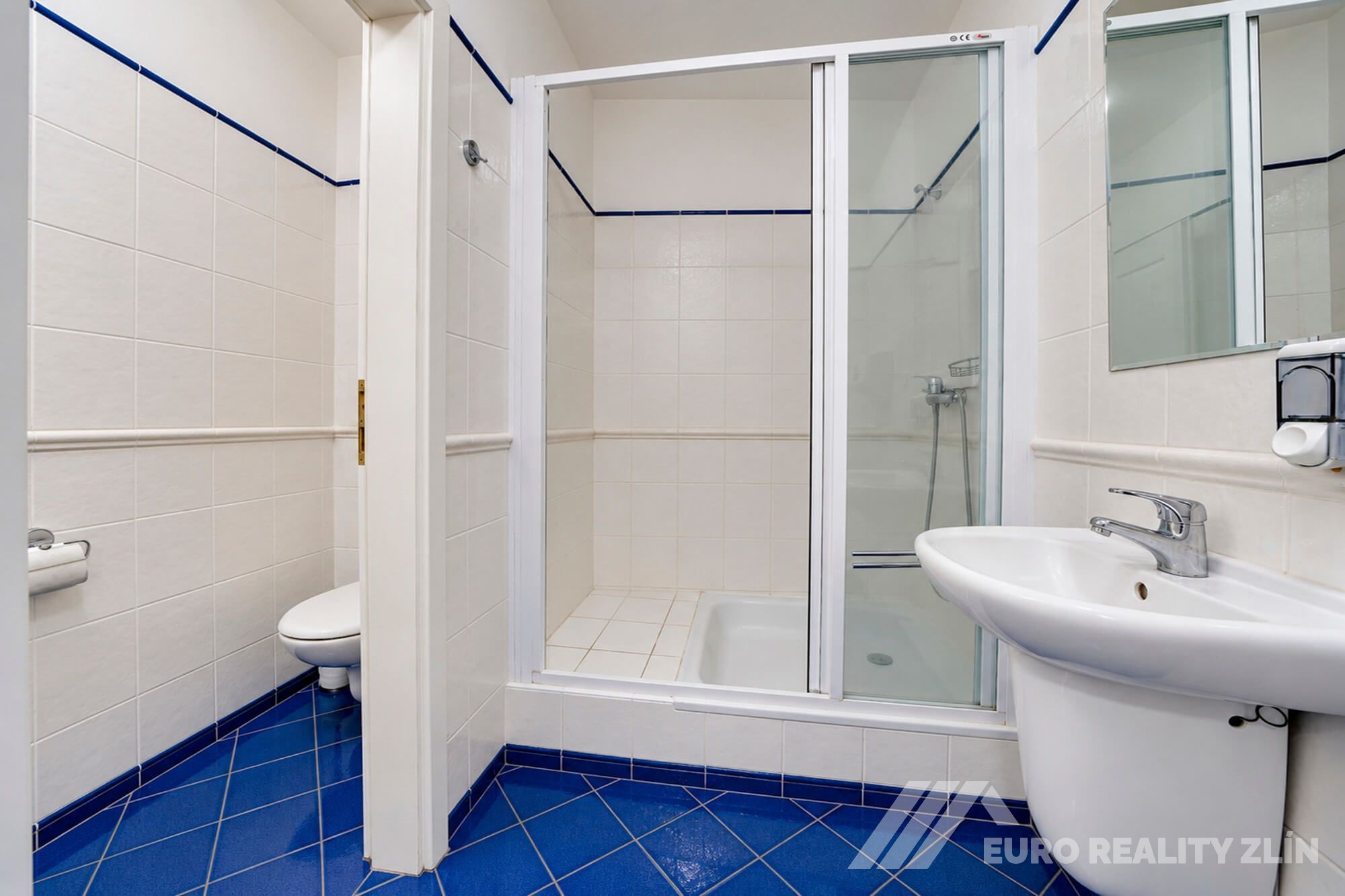 Pronájem reprezentativního komerčního objektu, 477 m2, parkování, Zlín