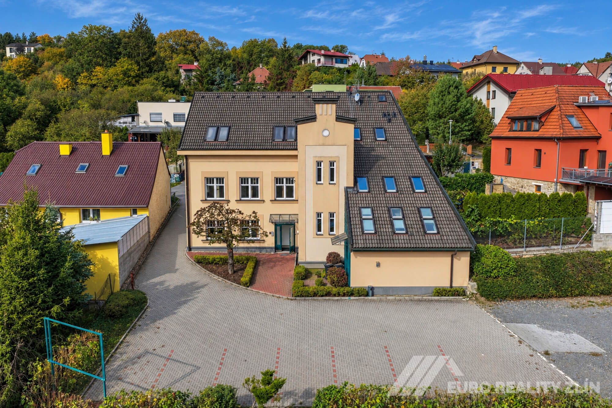 Pronájem reprezentativního komerčního objektu, 477 m2, parkování, Zlín