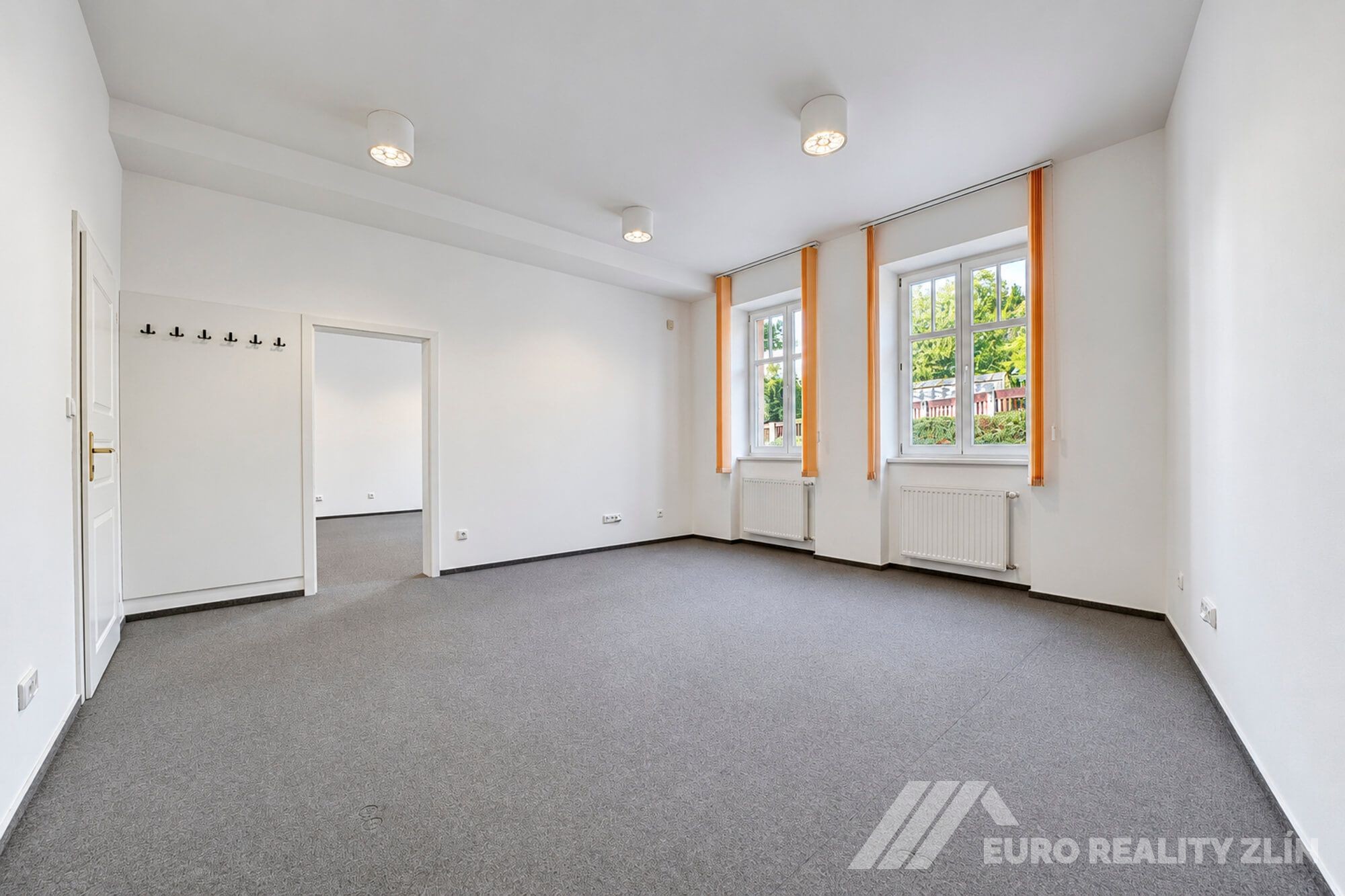 Pronájem reprezentativního komerčního objektu, 477 m2, parkování, Zlín