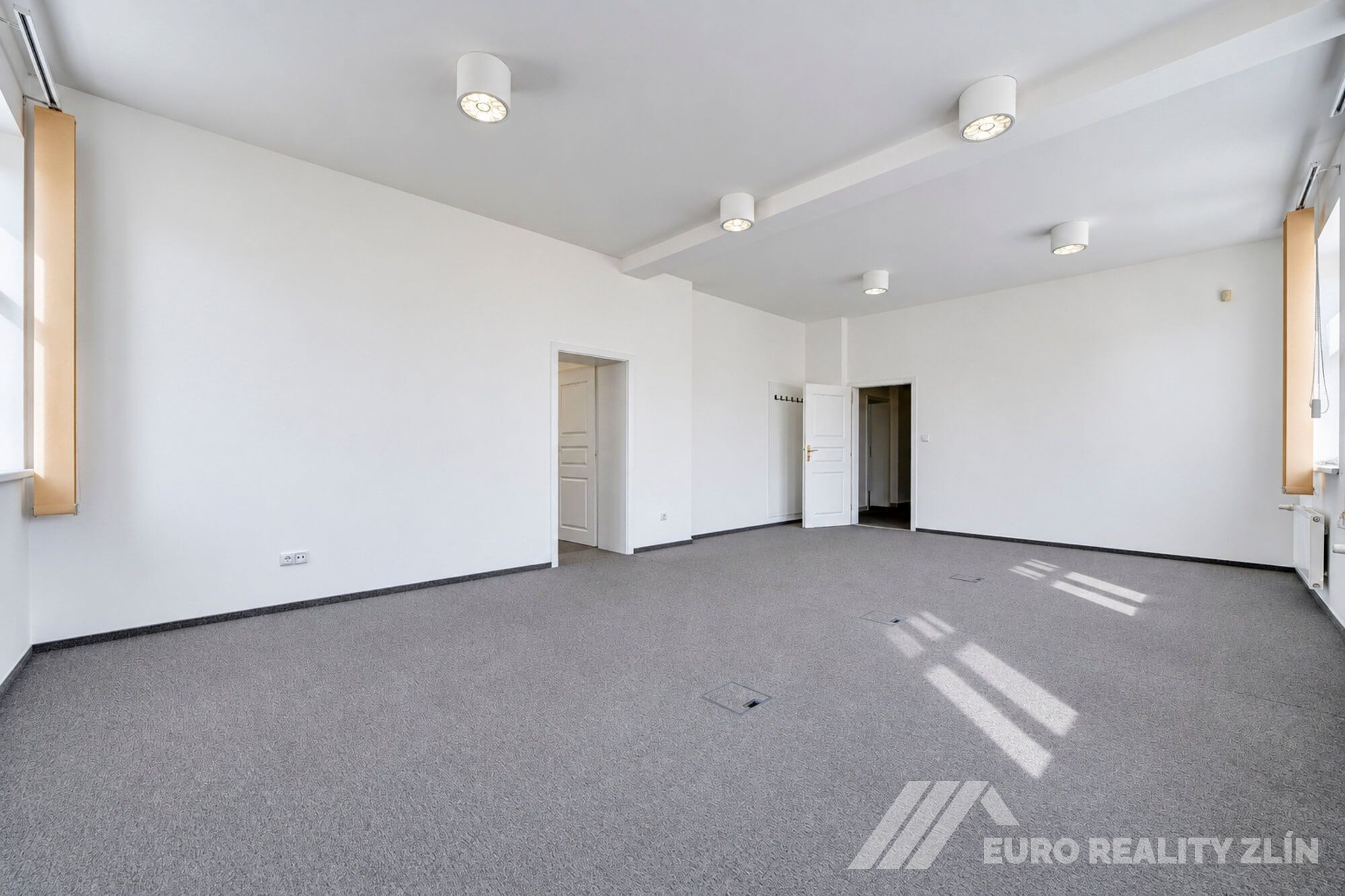 Pronájem reprezentativního komerčního objektu, 477 m2, parkování, Zlín