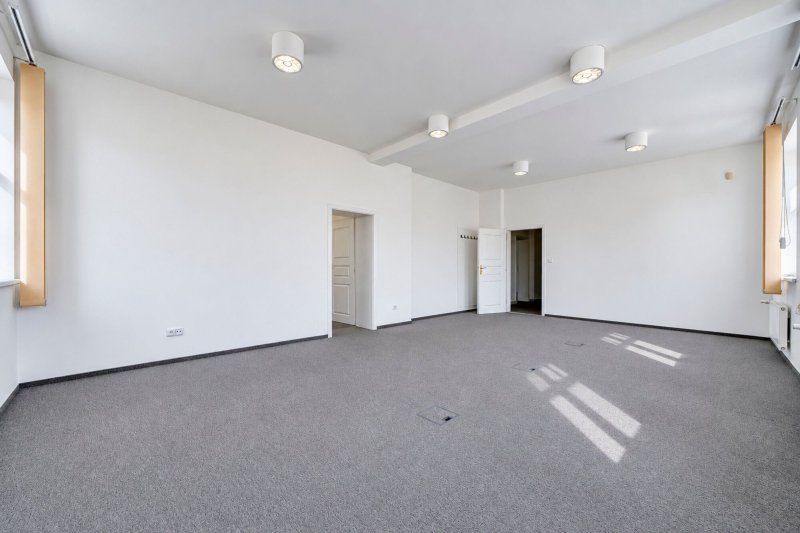 Pronájem reprezentativního komerčního objektu, 477 m2, parkování, Zlín