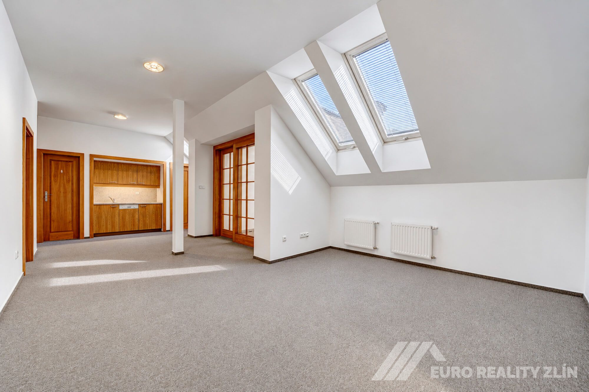 Pronájem reprezentativního komerčního objektu, 477 m2, parkování, Zlín