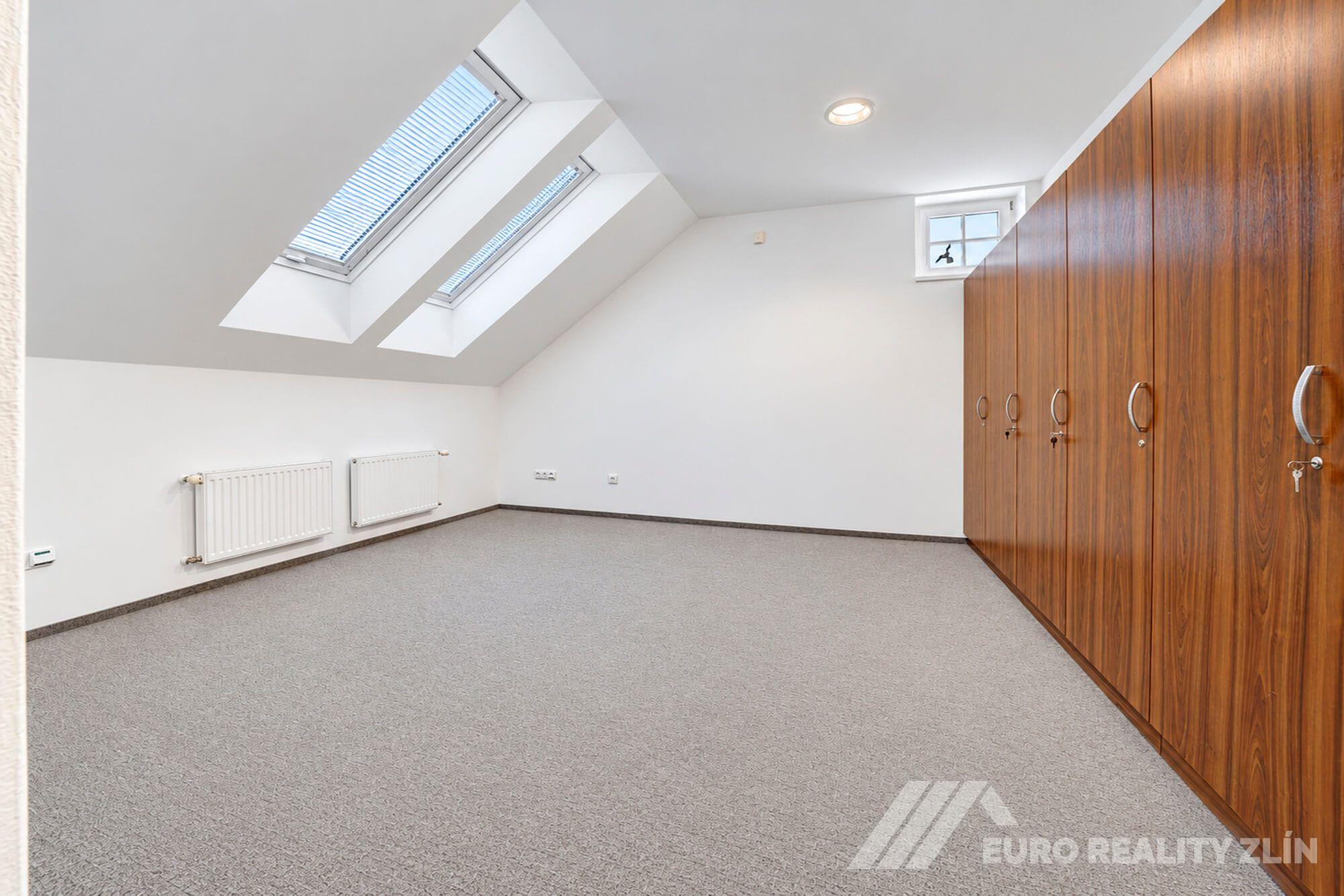 Pronájem reprezentativního komerčního objektu, 477 m2, parkování, Zlín