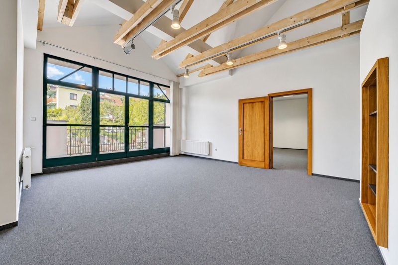 Pronájem reprezentativního komerčního objektu, 477 m2, parkování, Zlín