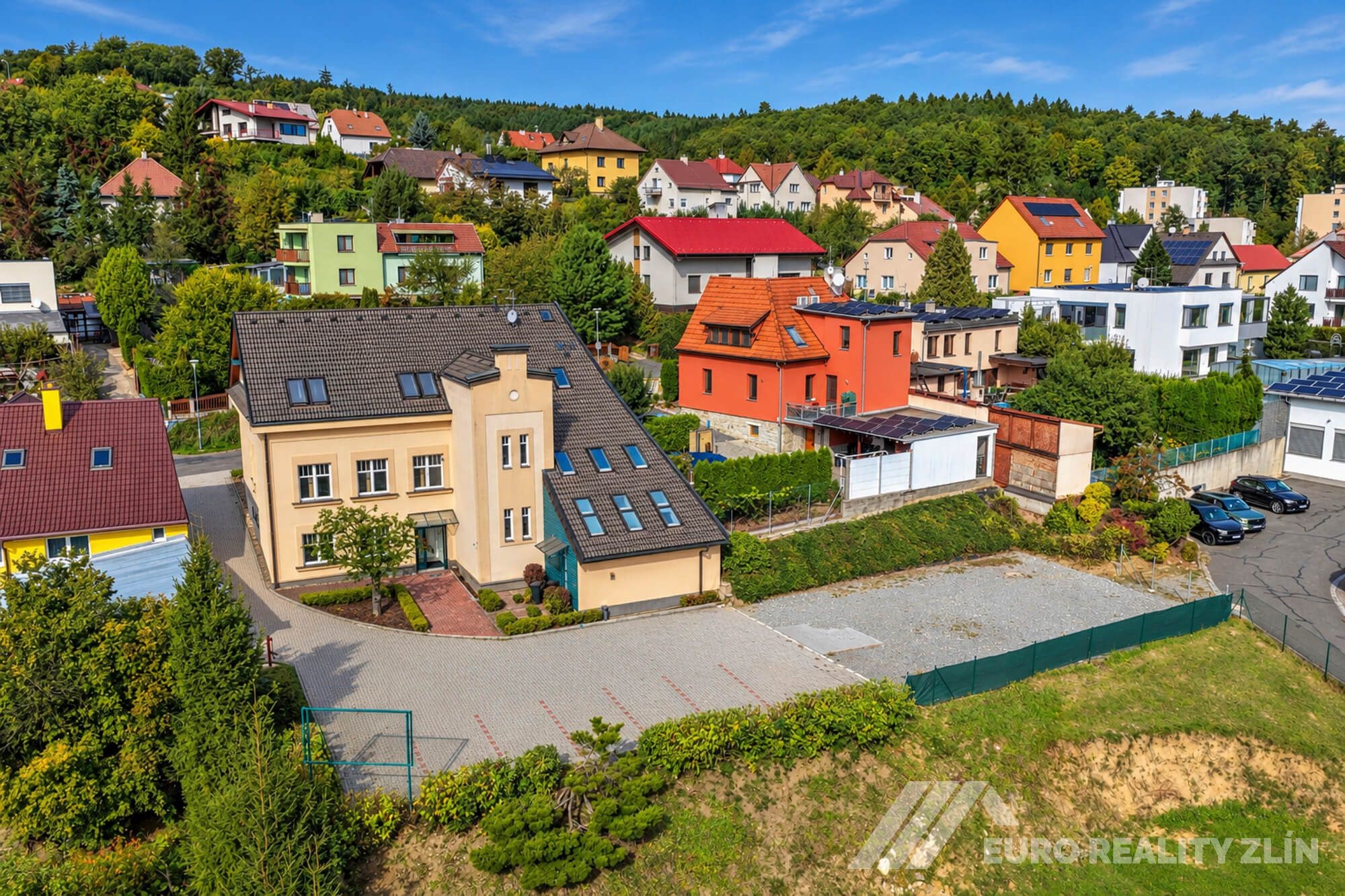 Pronájem reprezentativního komerčního objektu, 477 m2, parkování, Zlín