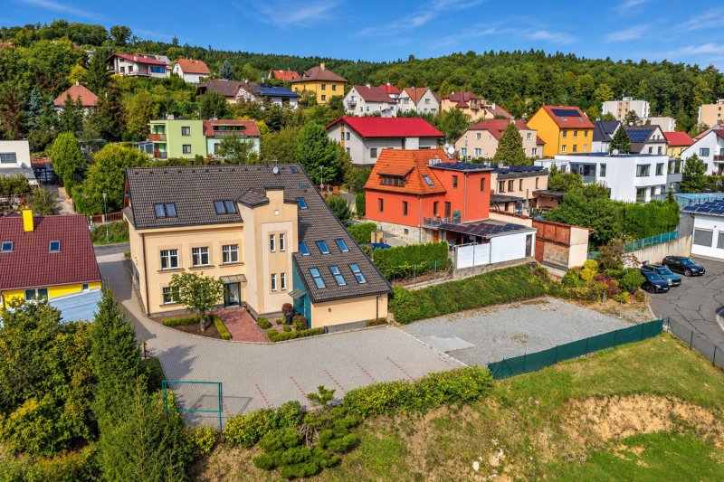 Pronájem reprezentativního komerčního objektu, 477 m2, parkování, Zlín