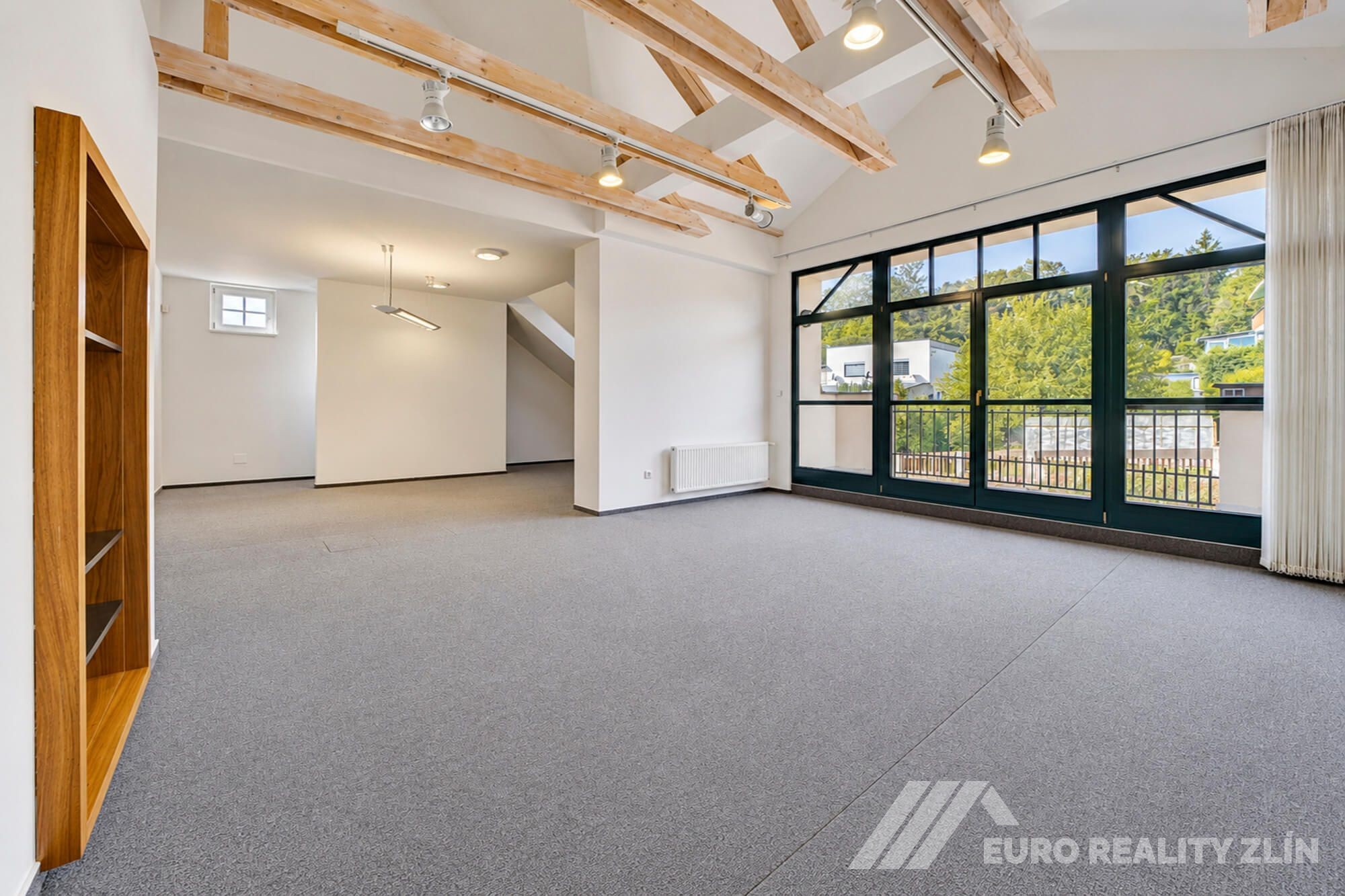 Pronájem reprezentativního komerčního objektu, 477 m2, parkování, Zlín