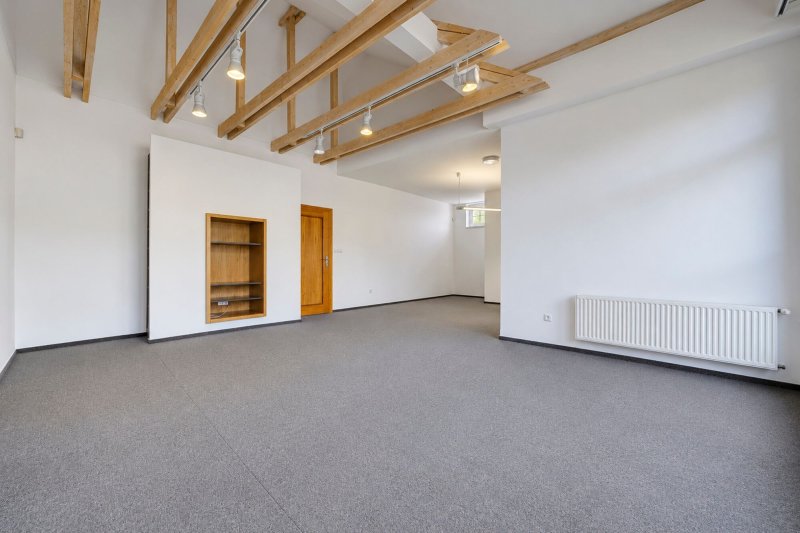 Pronájem reprezentativního komerčního objektu, 477 m2, parkování, Zlín
