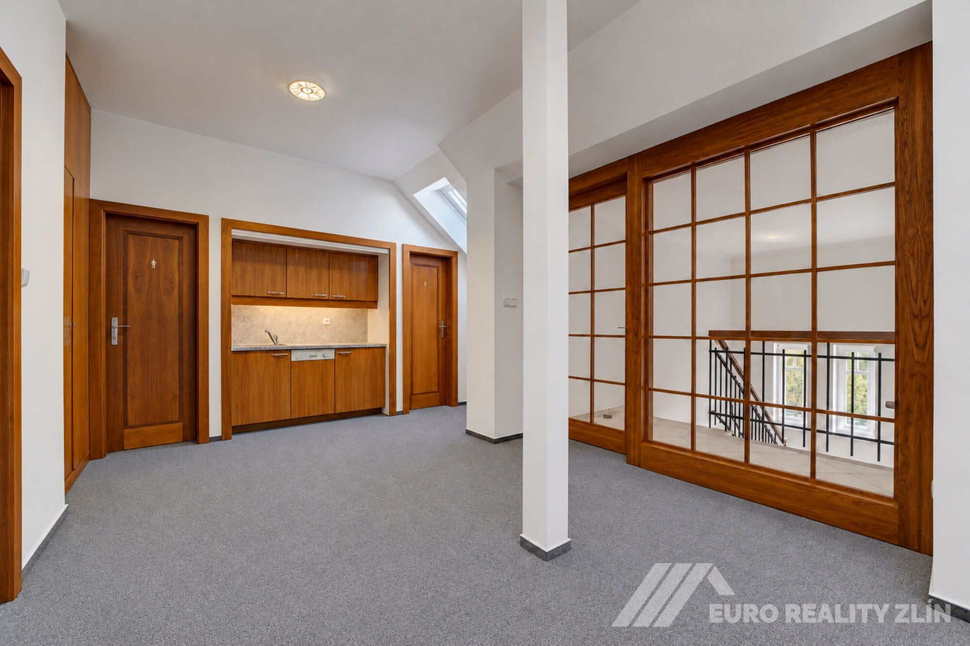 Pronájem reprezentativního komerčního objektu, 477 m2, parkování, Zlín