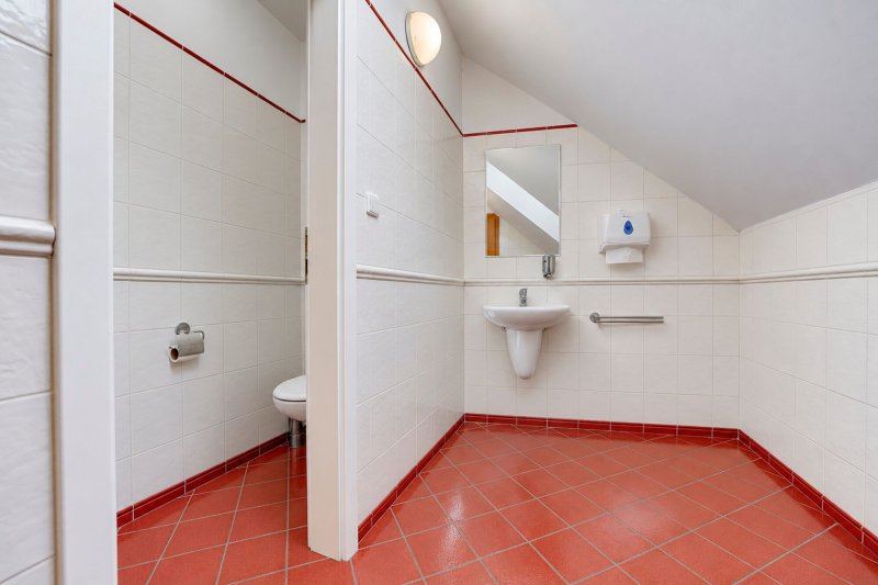 Pronájem reprezentativního komerčního objektu, 477 m2, parkování, Zlín