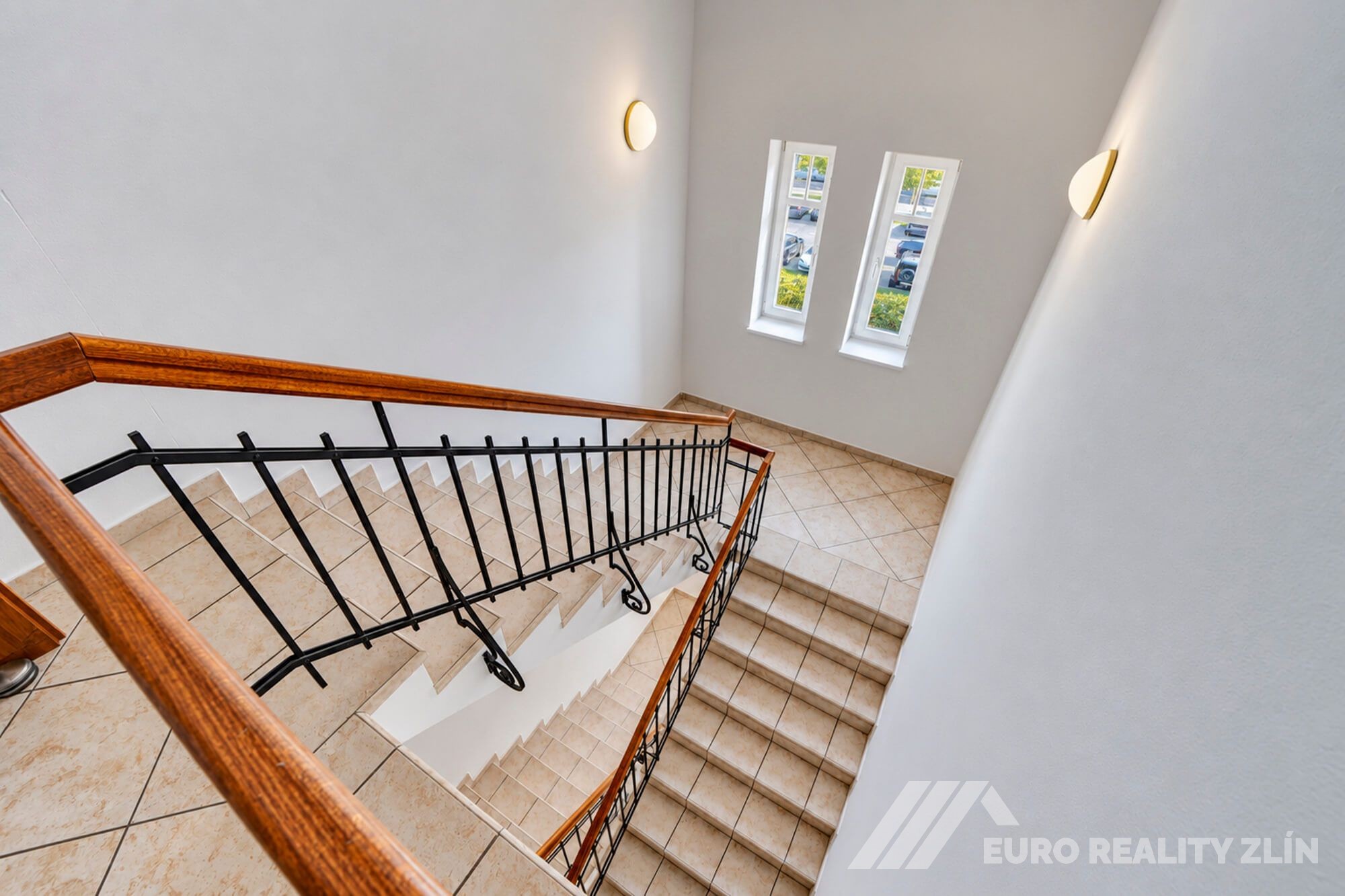 Pronájem reprezentativního komerčního objektu, 477 m2, parkování, Zlín